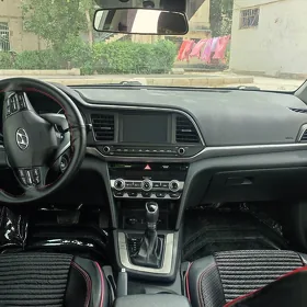 Hyundai Elantra 2019