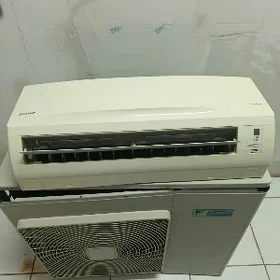 KONDISIONER DAIKIN