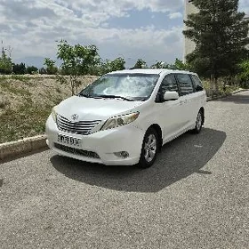 Toyota Sienna 2011