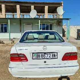 Mercedes-Benz E320 2001