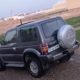 Mitsubishi Pajero 1991