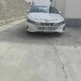 Hyundai Elantra 2022