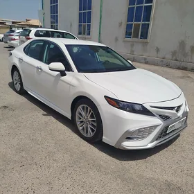 Toyota Camry 2021
