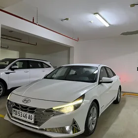 Hyundai Elantra 2022