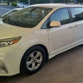 Toyota Sienna 2020