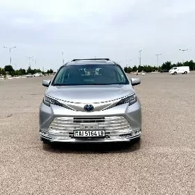 Toyota Sienna 2023