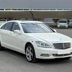 Mercedes-Benz S-Class 2011