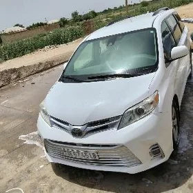Toyota Sienna 2019