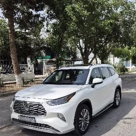 Toyota Highlander 2021