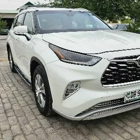 Toyota Highlander 2021