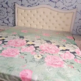 Кровать