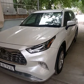 Toyota Highlander 2021