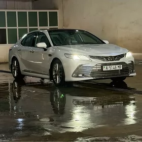 Toyota Camry 2024