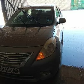 Nissan Versa 2012