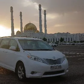 Toyota Sienna 2011