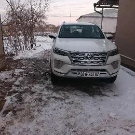Toyota Fortuner 2021