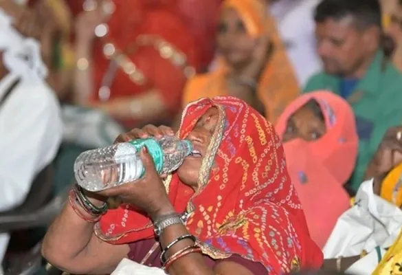 Hindistan we Pakistan görlüp-eşidilmedik aşa yssy howa şertleri bilen ýüzbe-ýüz boldy