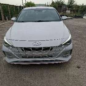 Hyundai Elantra 2022