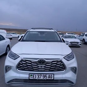Toyota Highlander Hybrid 2024