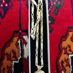 Gyzyl Zynjyr Versace bold