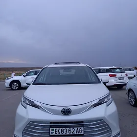 Toyota Sienna 2022