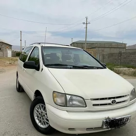 Toyota Sienna 1999