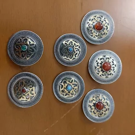 kümüş broşkalar