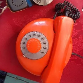Телефон.