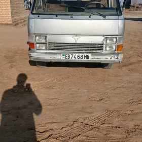 Toyota Hiace 1990