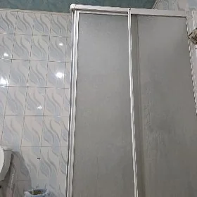 duş kabinaň aýnasy