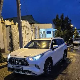 Toyota Highlander 2021