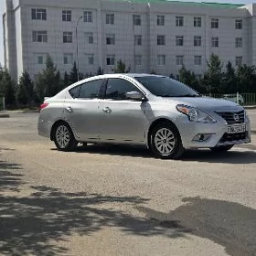 Nissan Versa 2015
