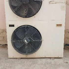 Hisense 48 Стоячий