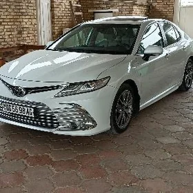 Toyota Camry 2021