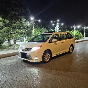 Toyota Sienna 2016
