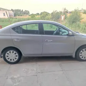 Nissan Versa 2013