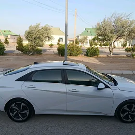 Hyundai Elantra 2022