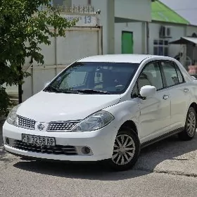 Nissan Tiida 2010