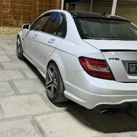 Mercedes-Benz C350 2011