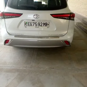 Toyota Highlander 2021