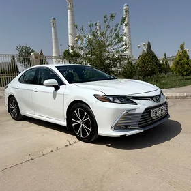 Toyota Camry 2021
