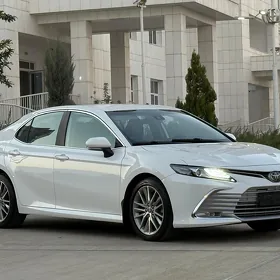 Toyota Camry 2021