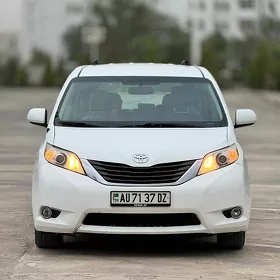 Toyota Sienna 2011