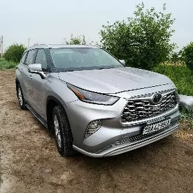 Toyota Highlander 2021