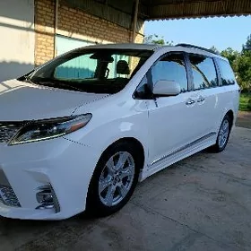 Toyota Sienna 2018