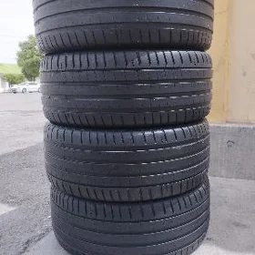 235 45 18 Michelin 24