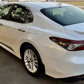 Toyota Camry Hybrid 2021