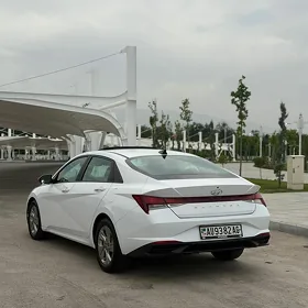 Hyundai Elantra 2022