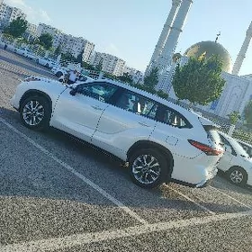 Toyota Highlander 2022