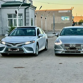 Toyota Camry 2021